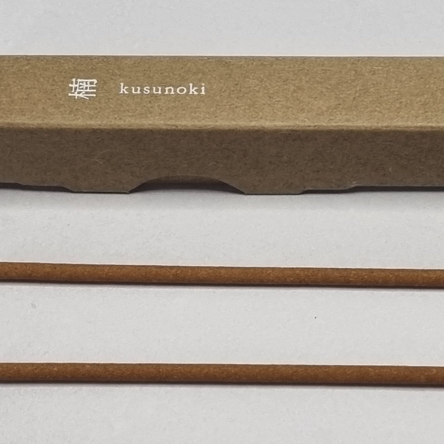 Incienso japonés Kusunoki (árbol de alcanfor)